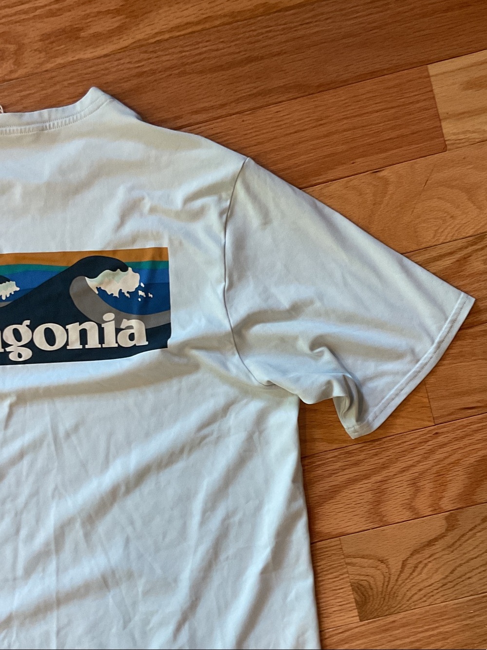 Patagonia Capilene Small cool dry Seafoam Green Back Logo Short Sleeve NWOT - Picture 6 of 13